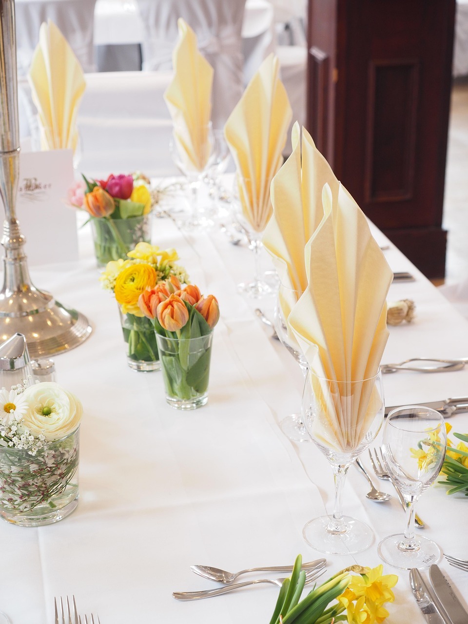 Comment organiser un buffet réussi : nos conseils tout doux wedding table, wedding decoration, wedding, festivity, decoration, covered, celebration, wedding party, weddingfeast, table, board, festive